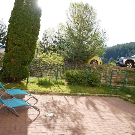 Апартамент Cozy With Private Garden By The Forest